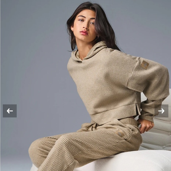 Alo Muse Sweatshirt in Gravel Heather - Picture 4 of 6